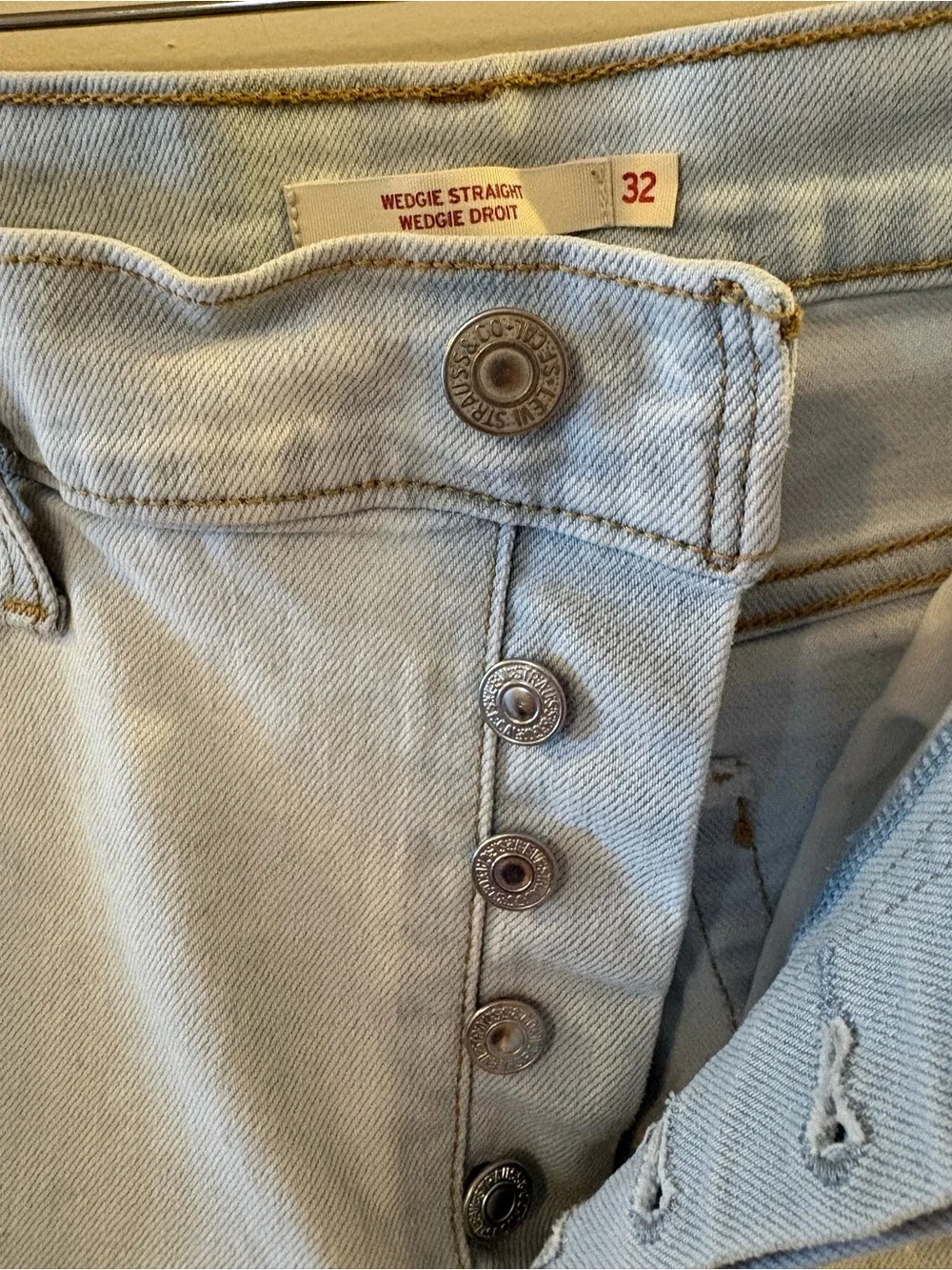 Levi's women’s Light Blue, high waist Cropped, wedge, straight Jeans, Sz 32. - Picture 4 of 16